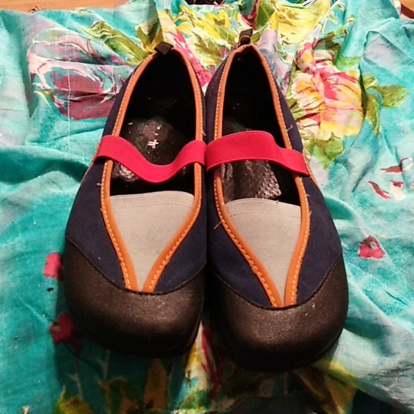 Shoes - Picture 2 of 2